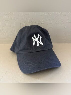 Genuine Merchandise New York Yankees Embroidered Classic Dad Hat - One Size